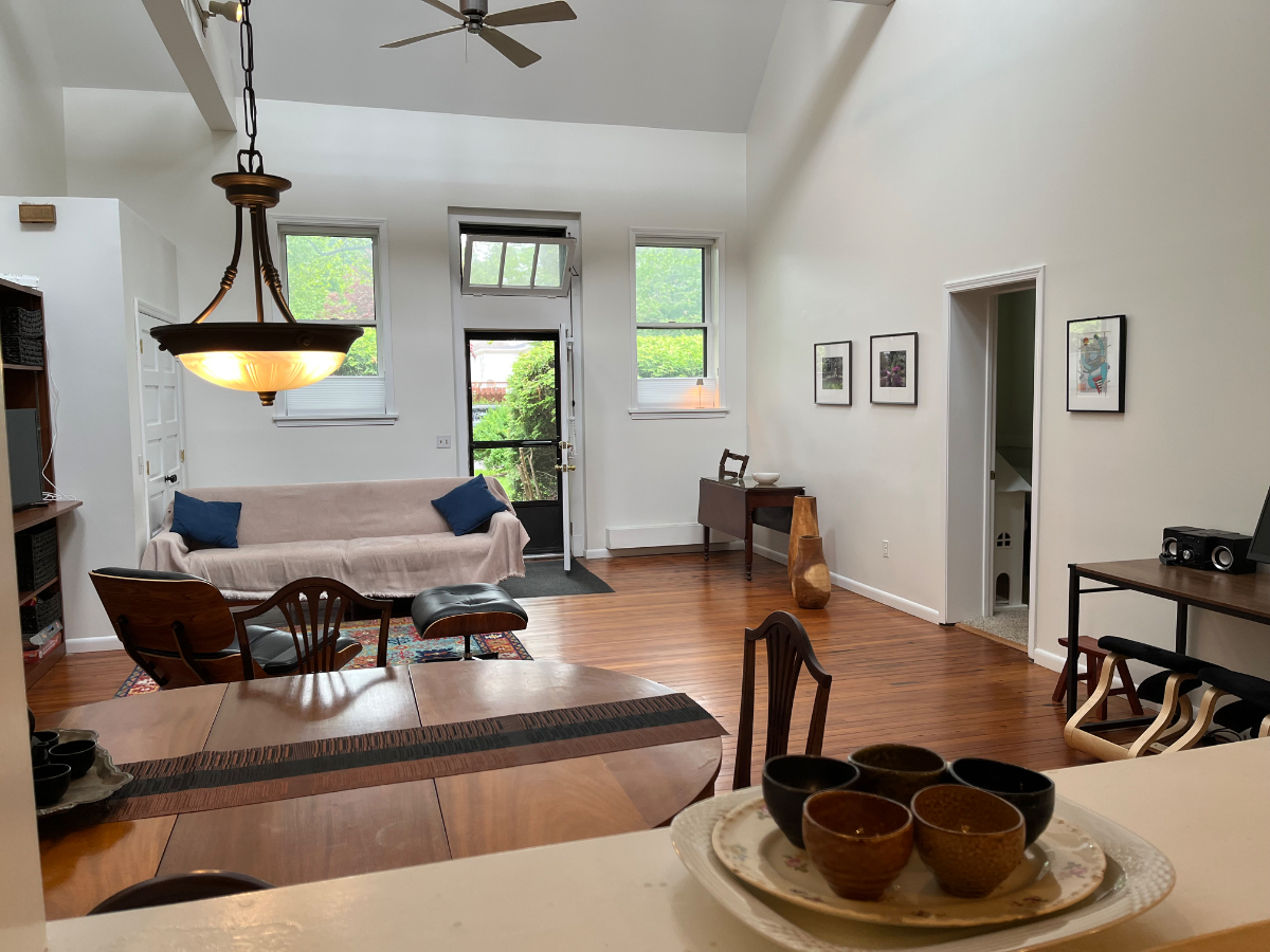 Lovely 2 bedroom apt in old school in quiet neighborhood near hospitals and park in the City of Roch - Photo 1