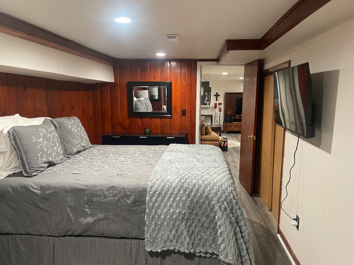 Cozy, comfortable, quiet and safe basement apartment, in NW DC 16th Street Heights. - Photo 10