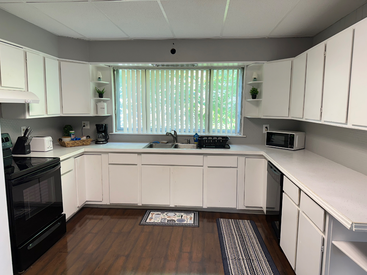 Modern & Peaceful 2 bedroom Rental - Photo 1