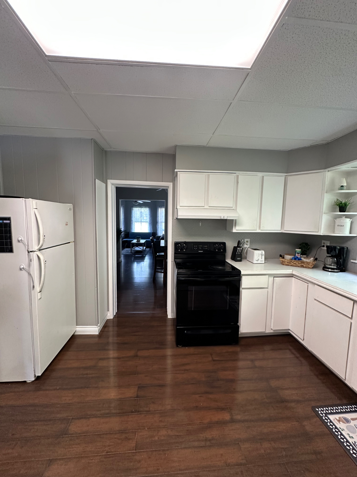 Modern & Peaceful 2 bedroom Rental - Photo 2