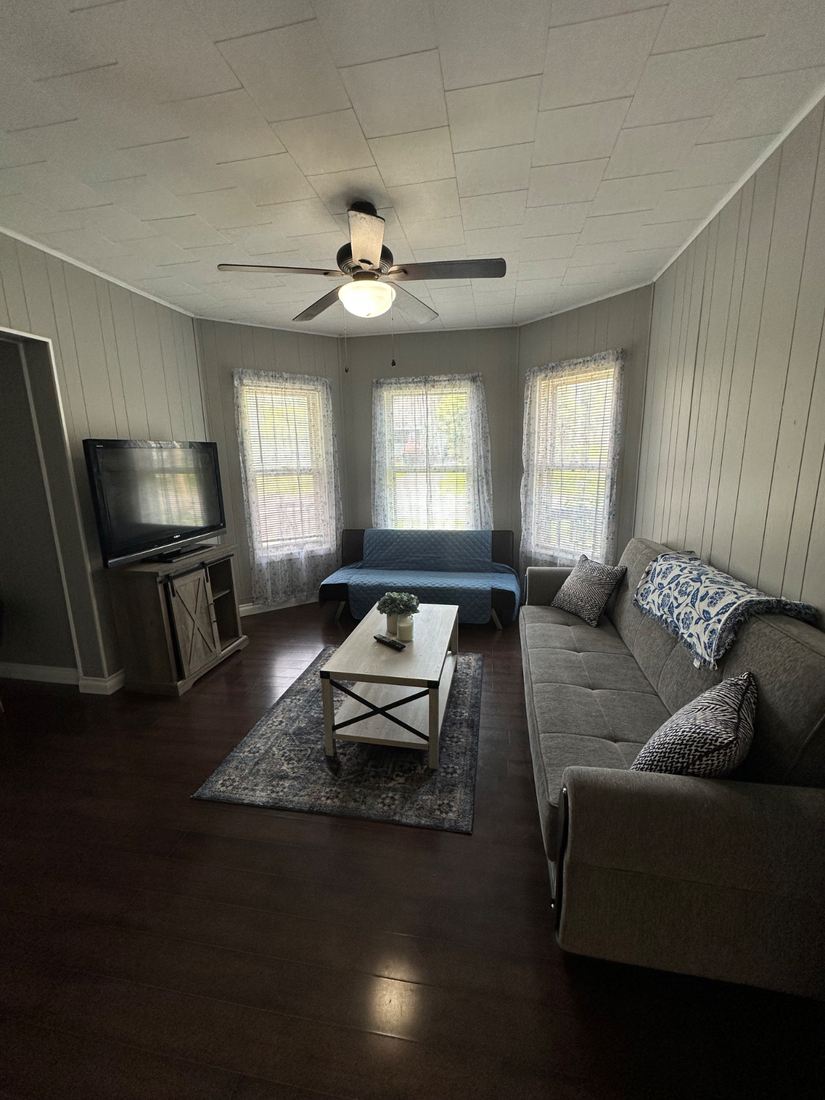 Modern & Peaceful 2 bedroom Rental - Photo 4