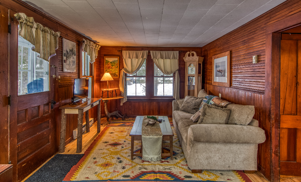 Charming Village Cottage - Photo 6