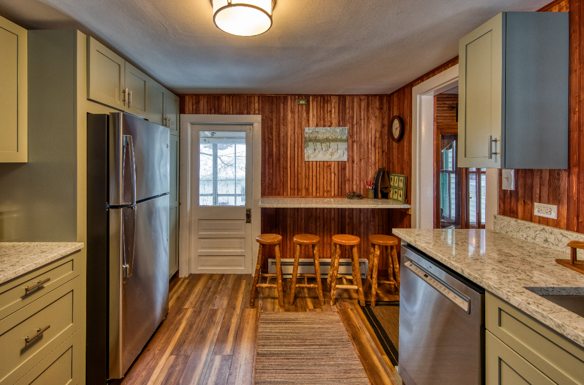Charming Village Cottage - Photo 8