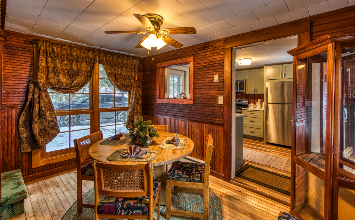 Charming Village Cottage - Photo 11