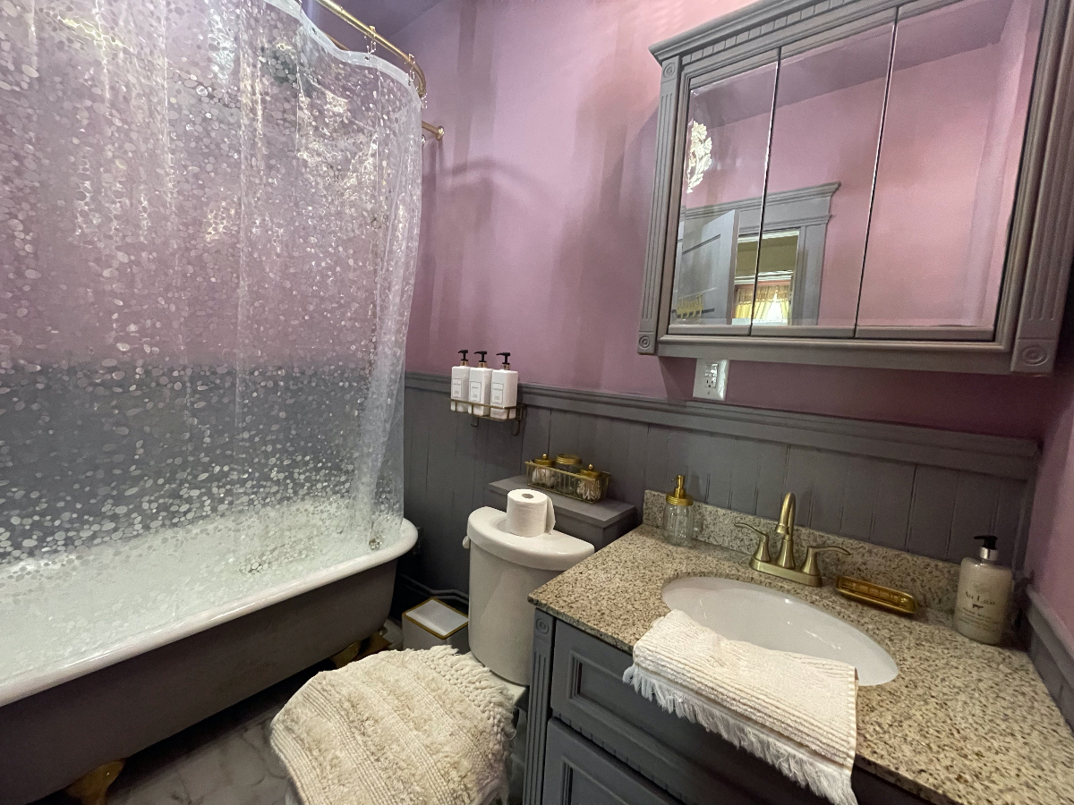 Cute,cozy and quiet apt near hospitals - Photo 9