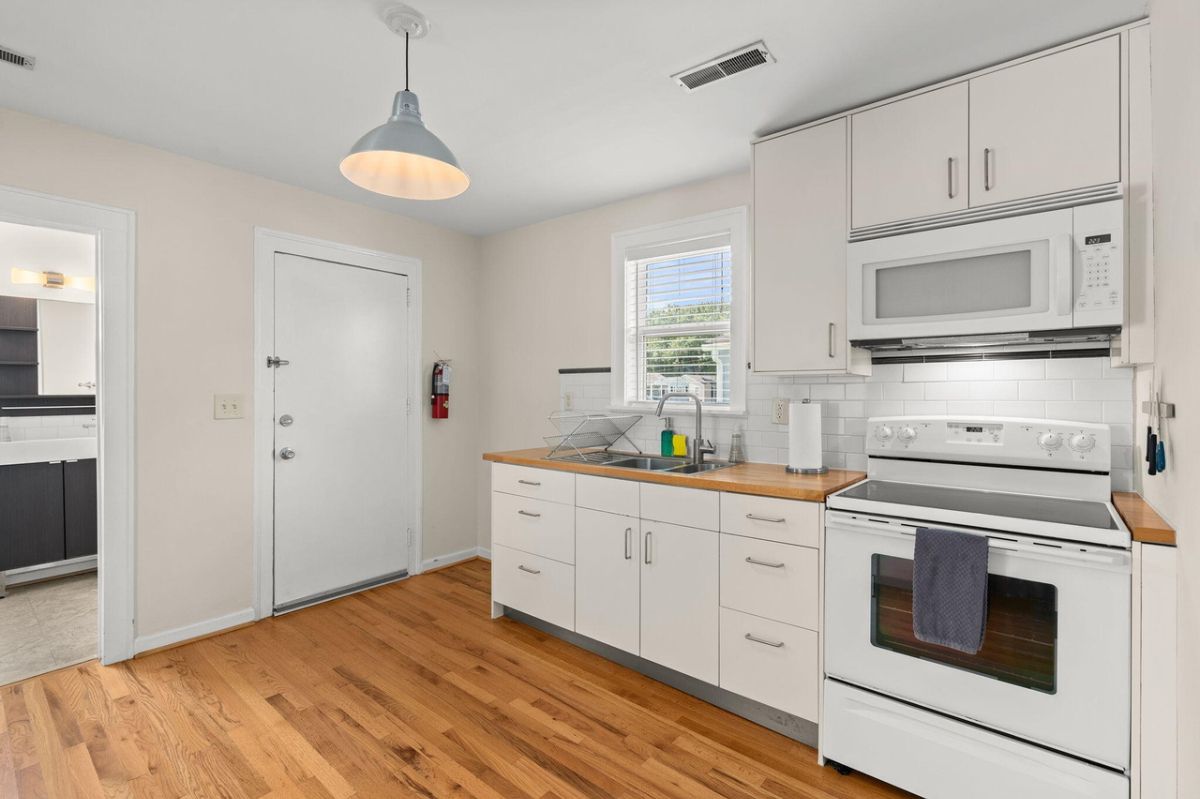 The Emerson Bungalow - Photo 11