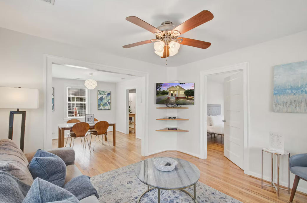 The Emerson Bungalow - Photo 2