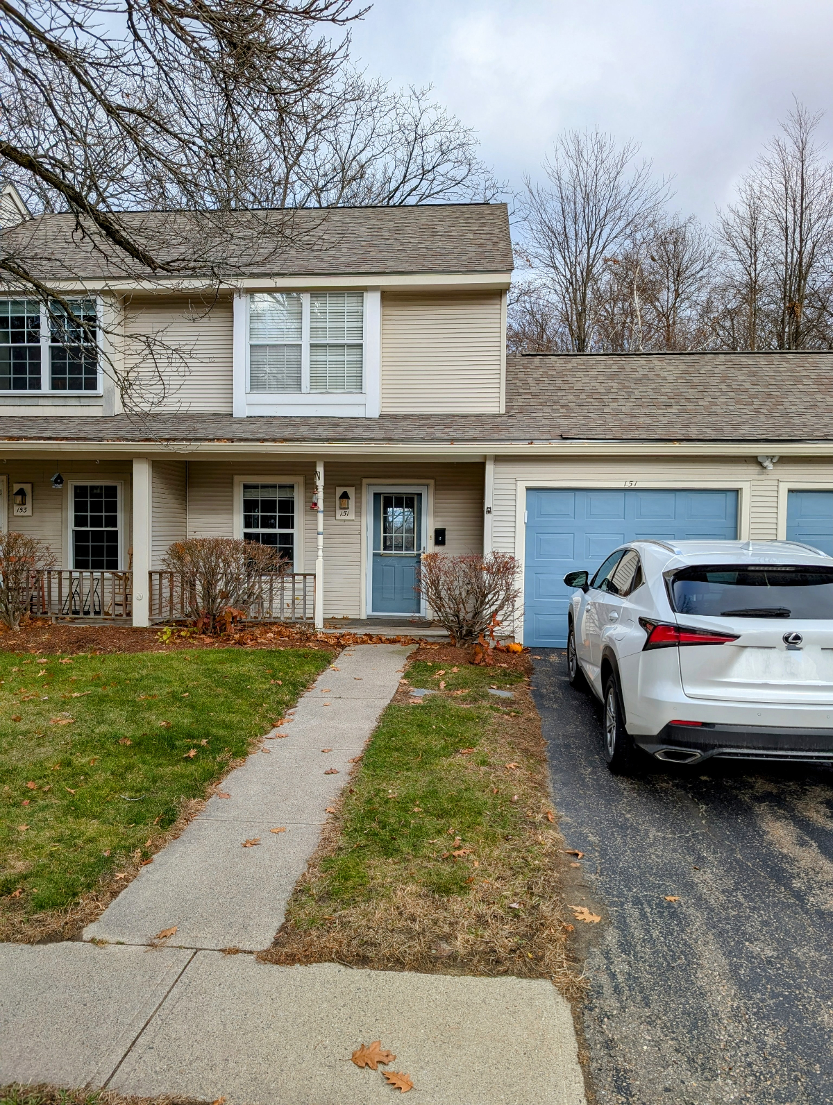 Two Bedroom Townhome in Quiet Burlington Neighborhood - Photo 2