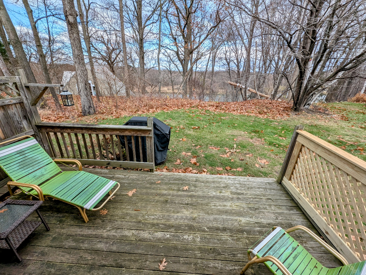 Two Bedroom Townhome in Quiet Burlington Neighborhood - Photo 10