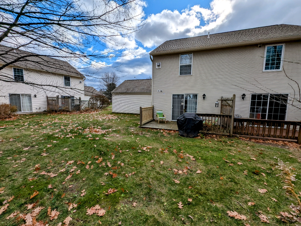 Two Bedroom Townhome in Quiet Burlington Neighborhood - Photo 3