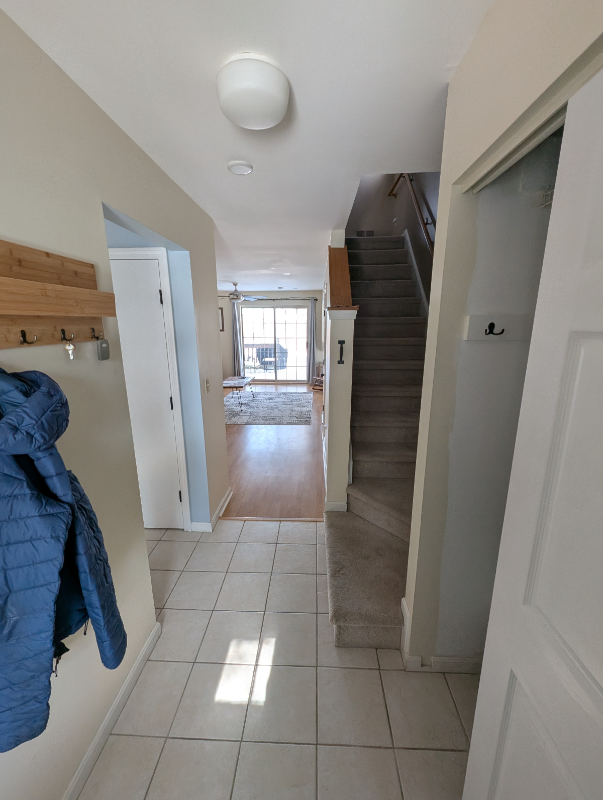 Two Bedroom Townhome in Quiet Burlington Neighborhood - Photo 4