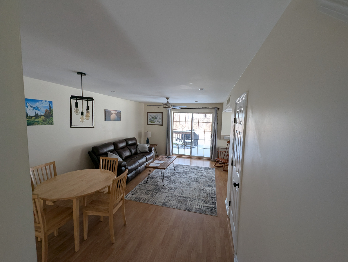 Two Bedroom Townhome in Quiet Burlington Neighborhood - Photo 9