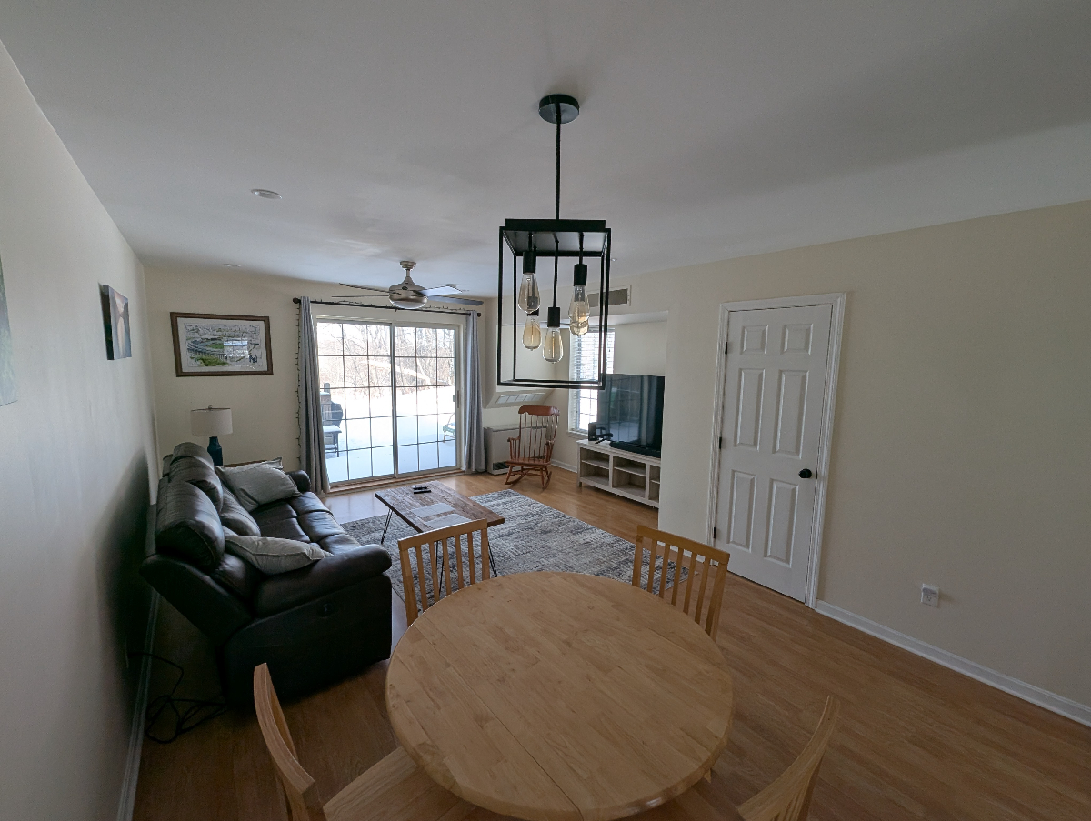 Two Bedroom Townhome in Quiet Burlington Neighborhood - Photo 6