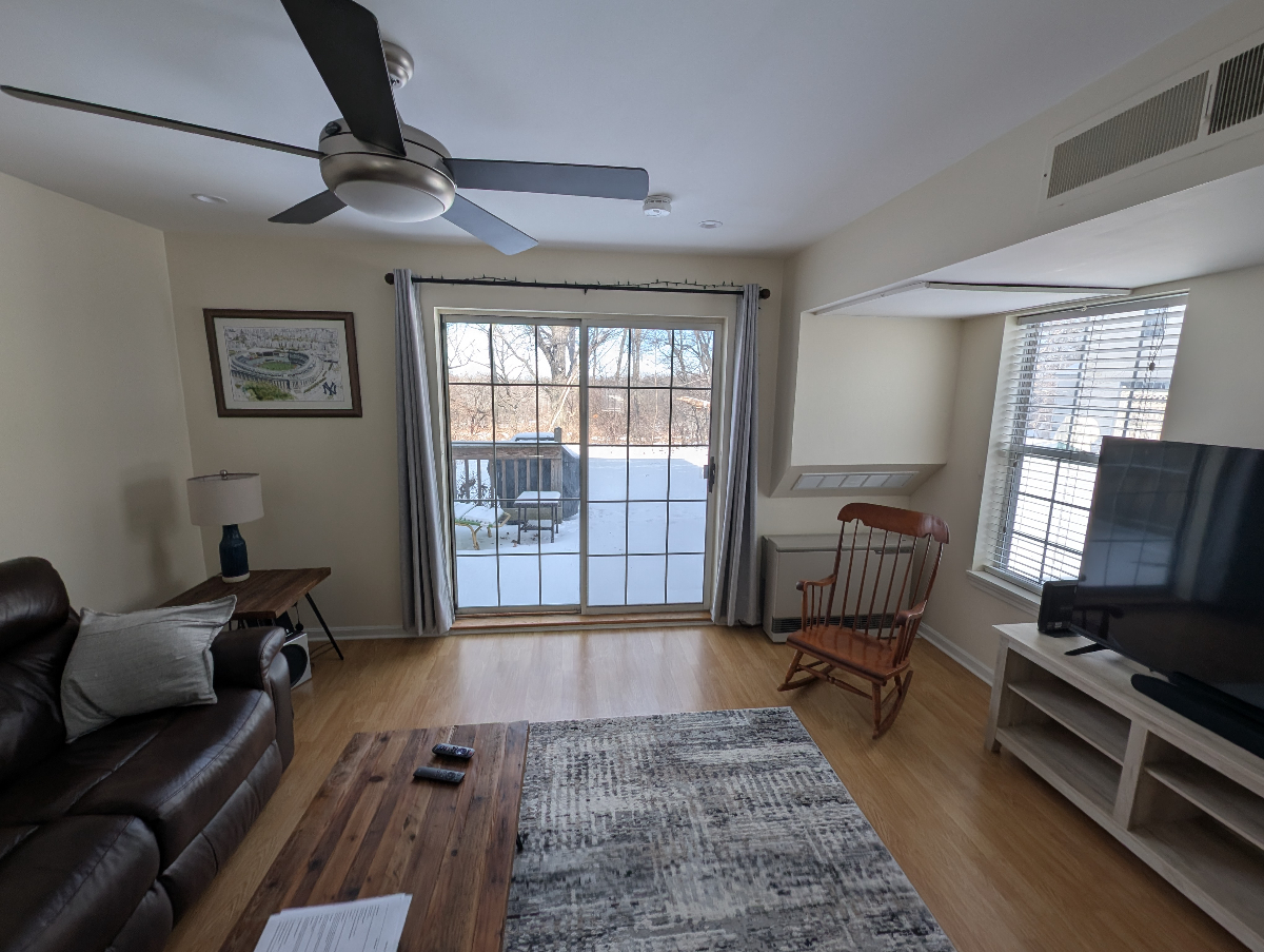 Two Bedroom Townhome in Quiet Burlington Neighborhood - Photo 11