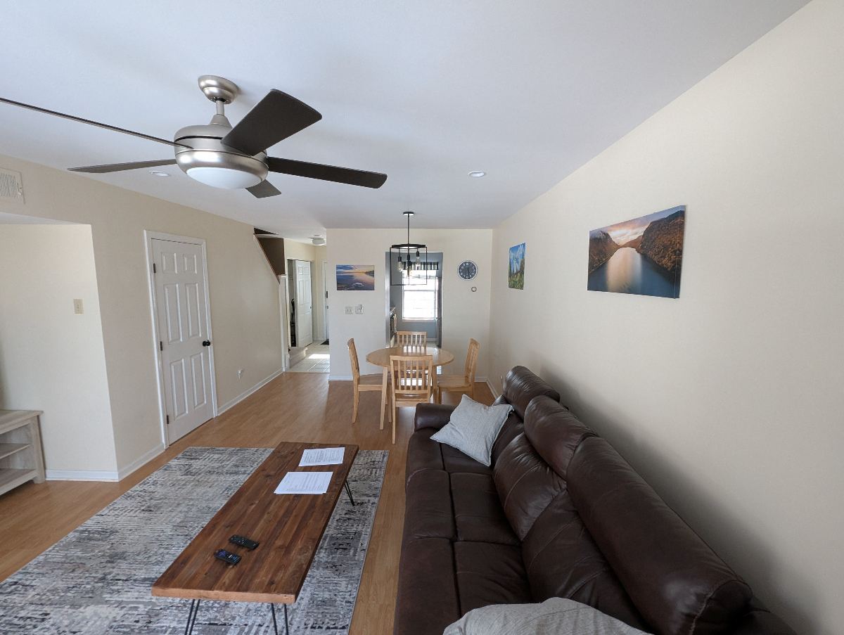 Two Bedroom Townhome in Quiet Burlington Neighborhood - Photo 12