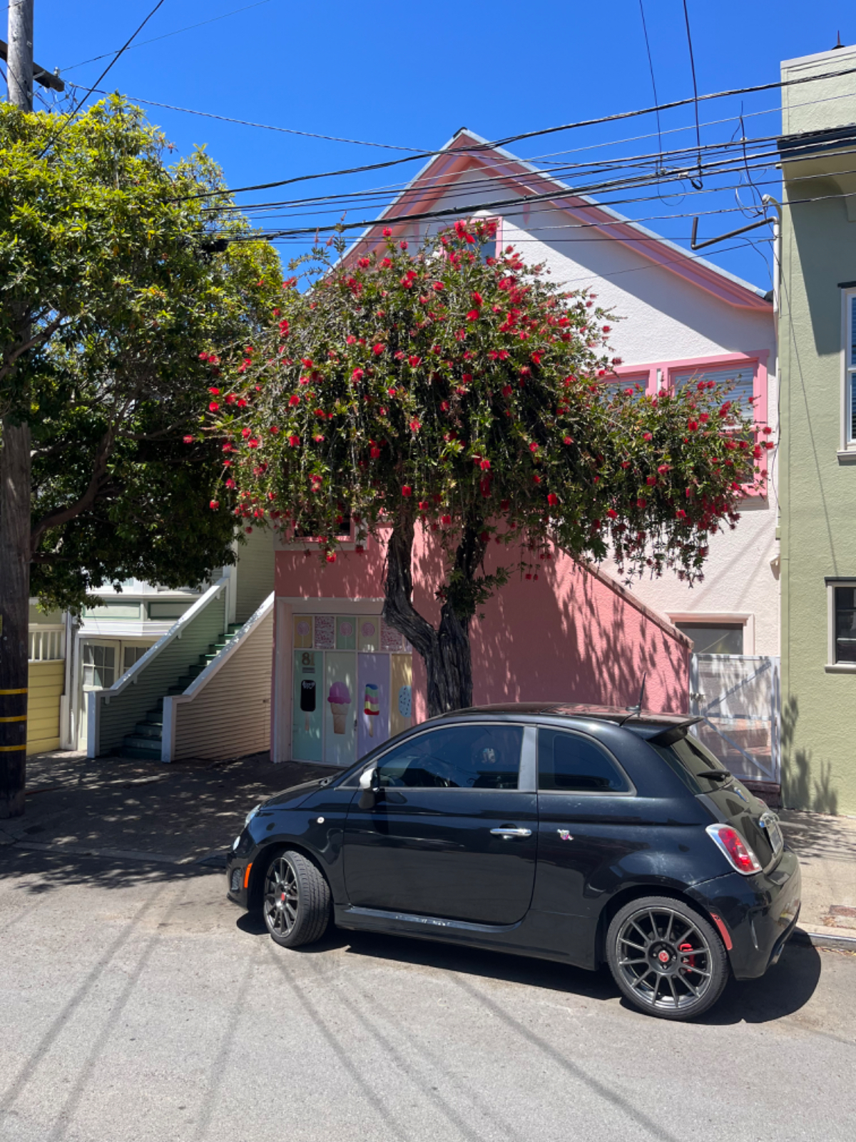Sunny Bernal Heights cozy room