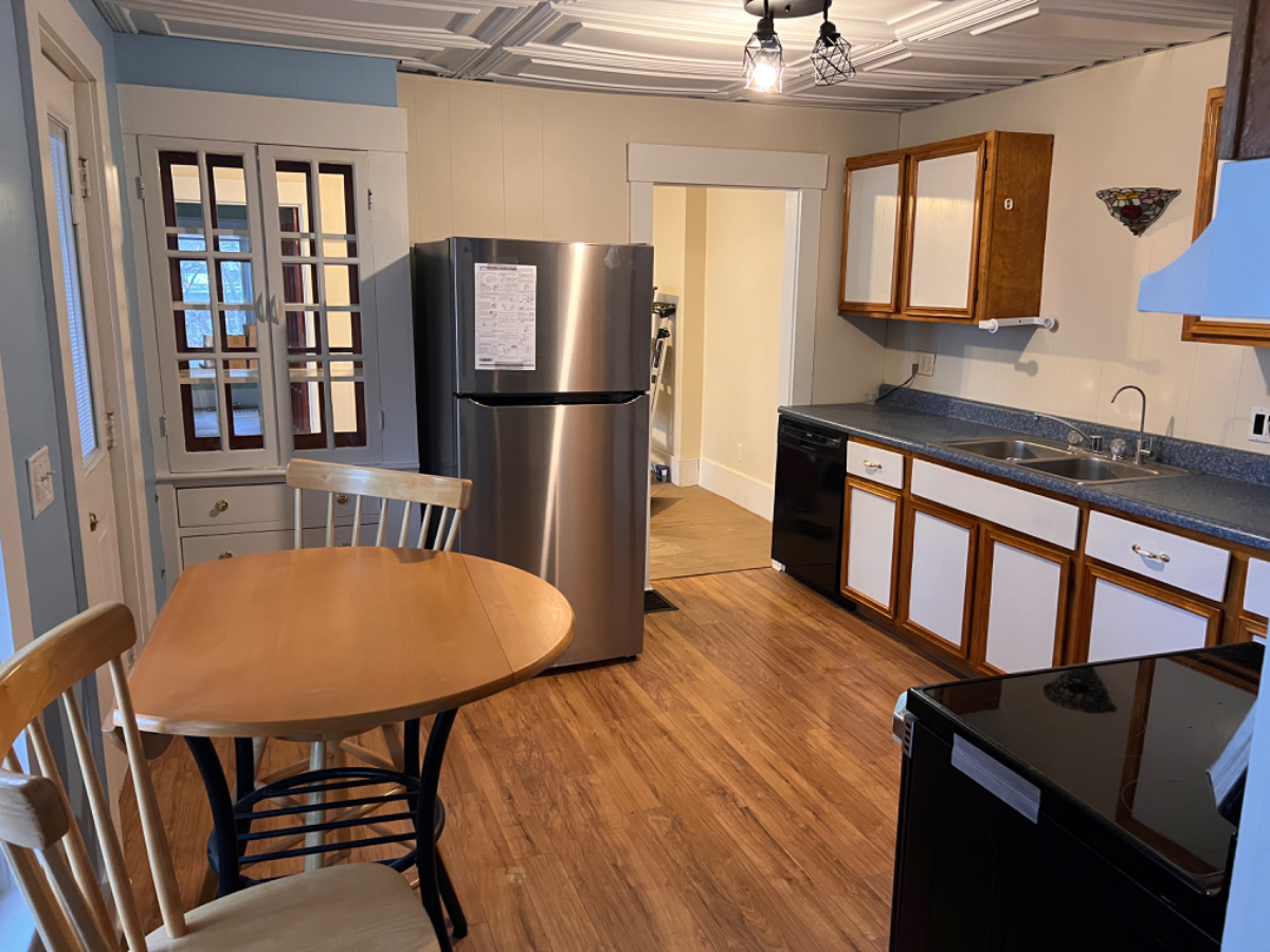 Ludlow Village 1 BR apartment September 1 occupancy - Photo 3