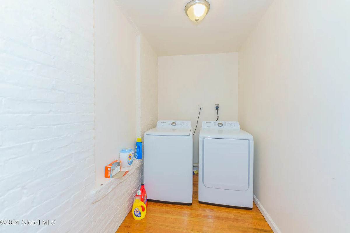 Easy to get to. Close to Everything. Walk to RPI. Room w/Laundry, Kitchen, 2 Baths, & Internet - Photo 4