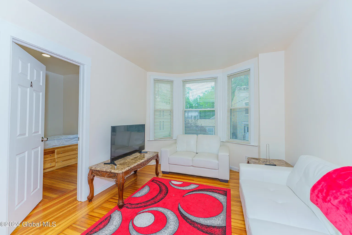 Easy to get to. Close to Everything. Walk to RPI. Room w/Laundry, Kitchen, 2 Baths, & Internet - Photo 7