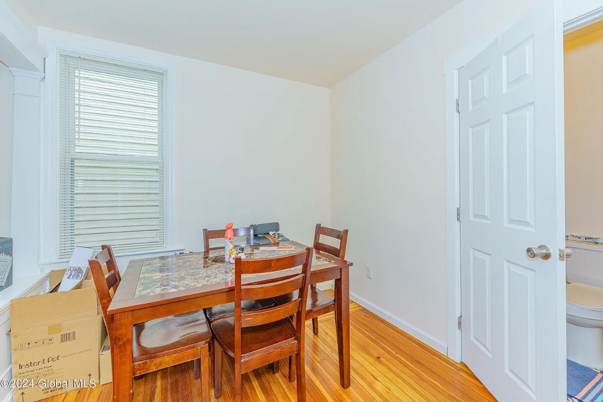 Easy to get to. Close to Everything. Walk to RPI. Room w/Laundry, Kitchen, 2 Baths, & Internet - Photo 8