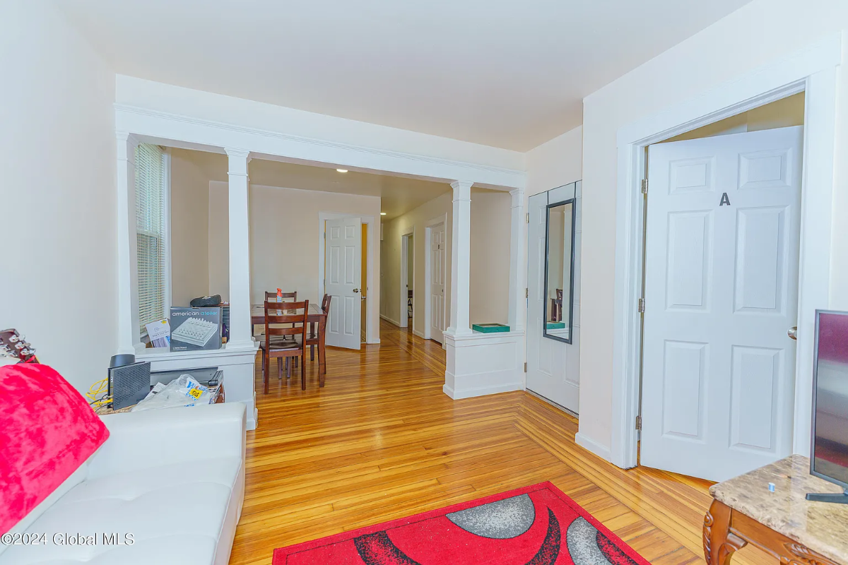 Easy to get to. Close to Everything. Walk to RPI. Room w/Laundry, Kitchen, 2 Baths, & Internet - Photo 11