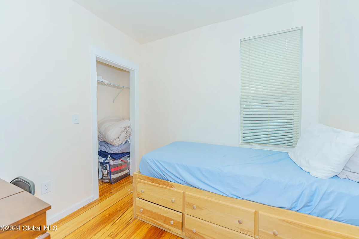 Easy to get to. Close to Everything. Walk to RPI. Room w/Laundry, Kitchen, 2 Baths, & Internet - Photo 1