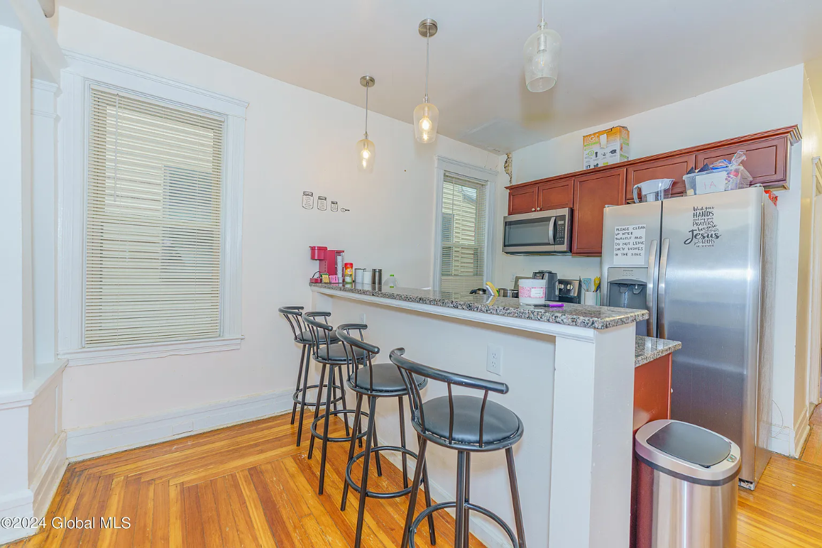 Easy to get to. Close to Everything. Walk to RPI. Room w/Laundry, Kitchen, 2 Baths, & Internet - Photo 2