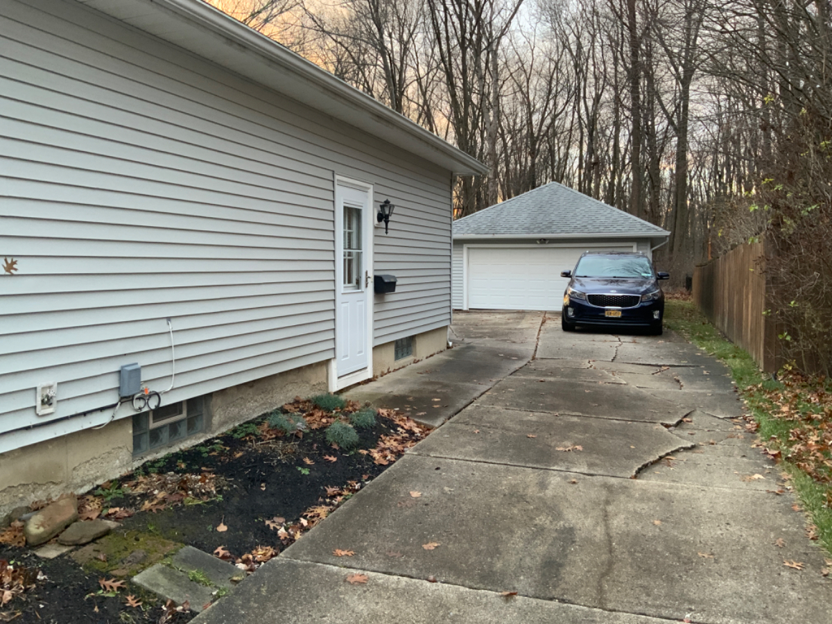 2 Bedroom Ranch in quiet neighborhood - Photo 3