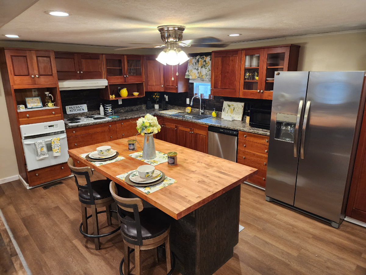 Cozy Home on Hazel Drive - Photo 3