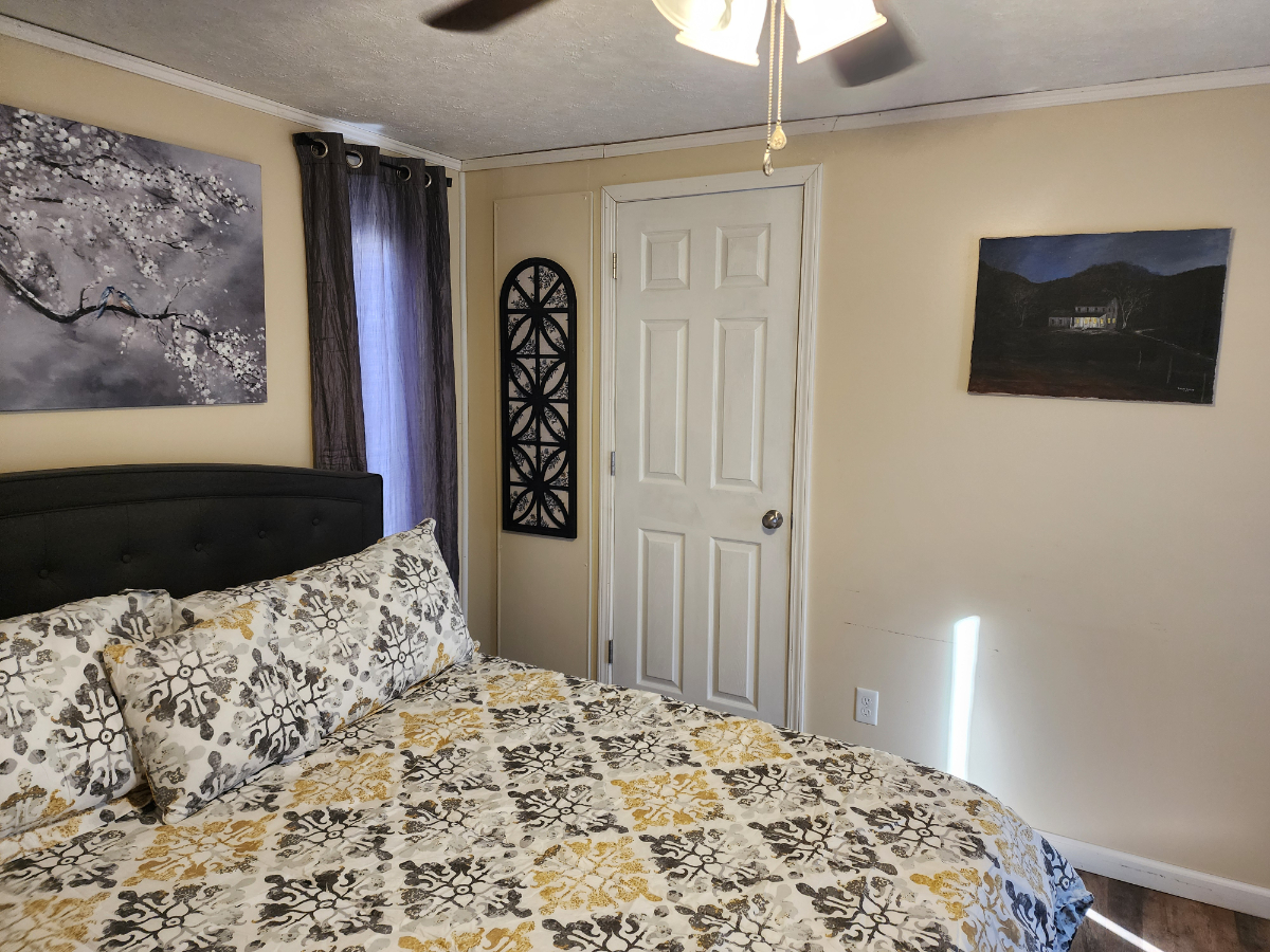 Cozy Home on Hazel Drive - Photo 7