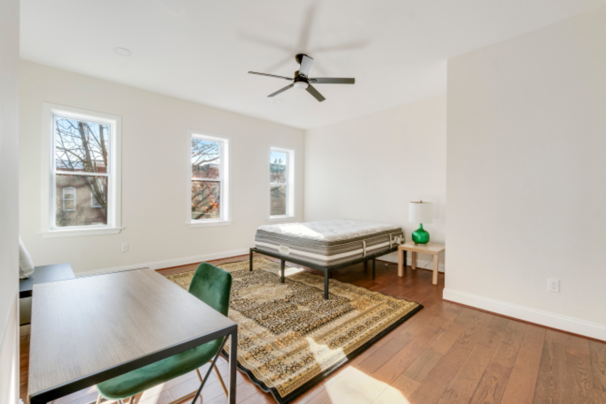 New stylish, spacious shared duplex apartment near Univ of Balt, Penn Station and JHU Shuttle Unit 3