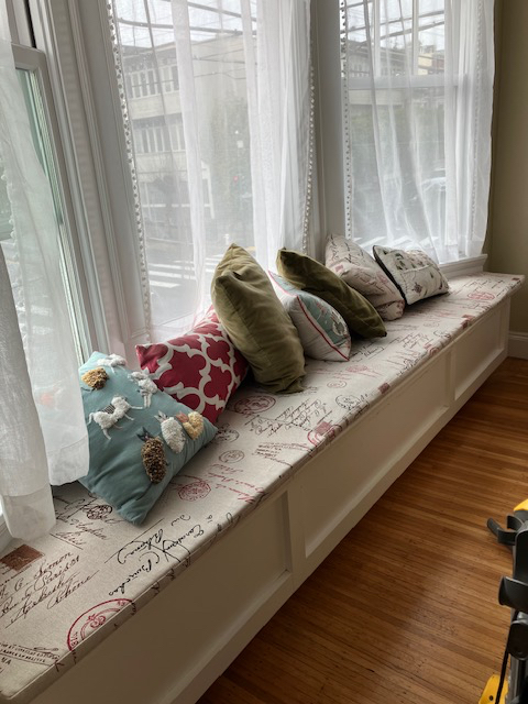 Charming and Spacious 1 bedroom in great neighborhood with dedicated wfh space - Photo 4