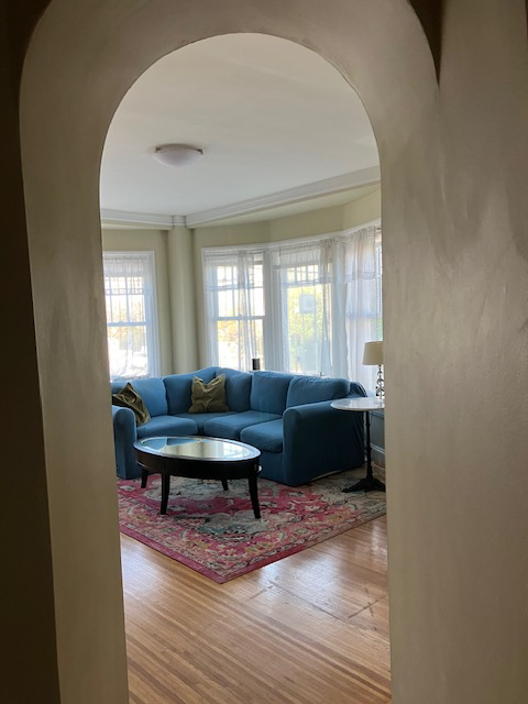 Charming and Spacious 1 bedroom in great neighborhood with dedicated wfh space - Photo 2