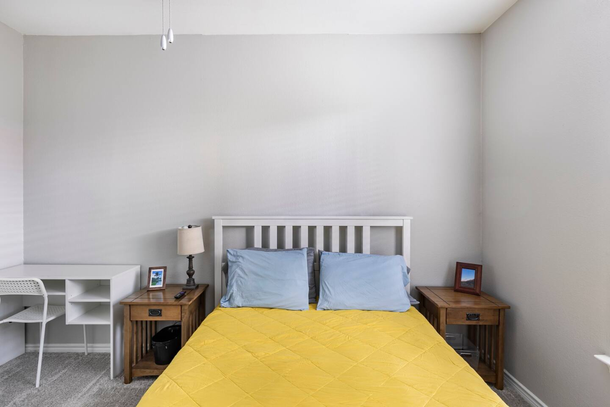 Comfy Bedroom in Convenient Downtown Dallas - Photo 3