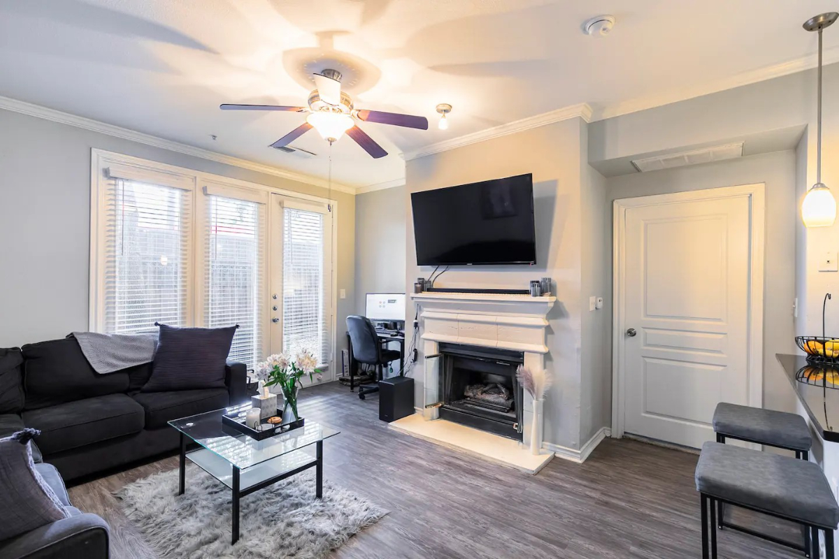 Comfy Bedroom in Convenient Downtown Dallas - Photo 6