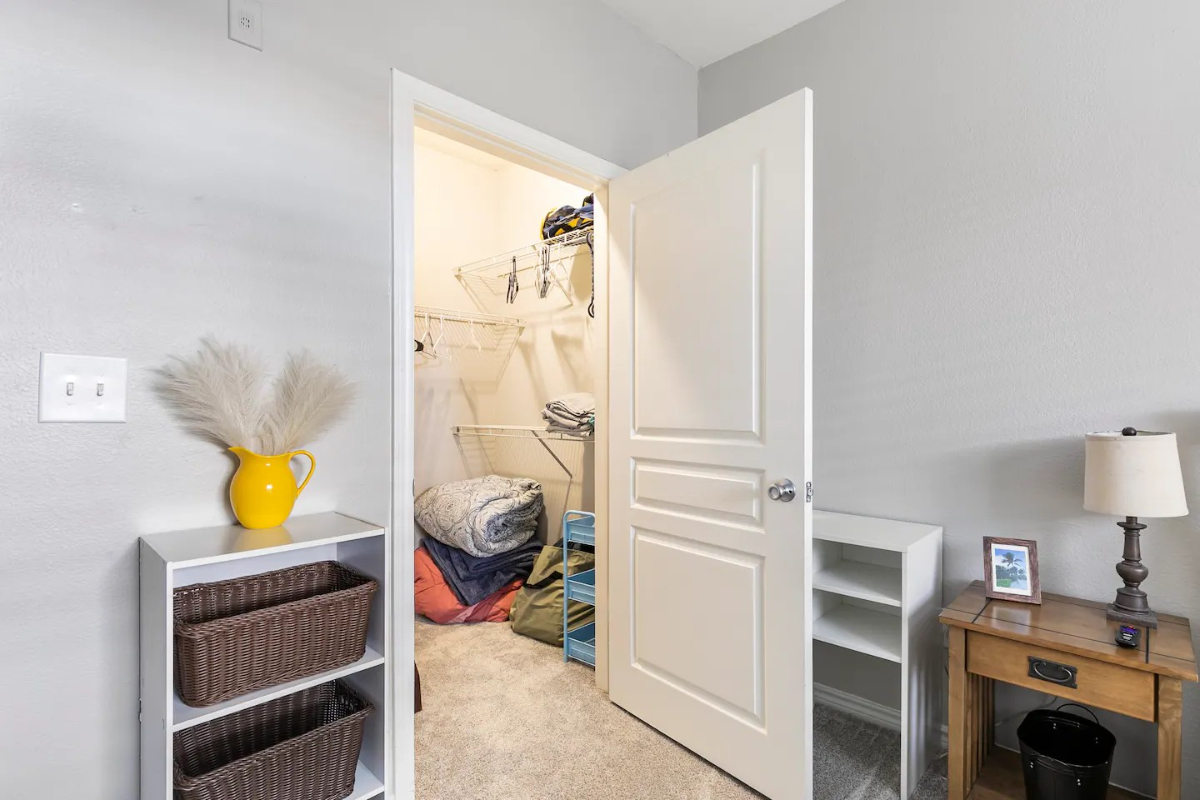 Comfy Bedroom in Convenient Downtown Dallas - Photo 8
