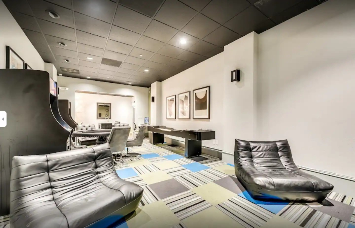 Comfy Bedroom in Convenient Downtown Dallas - Photo 10