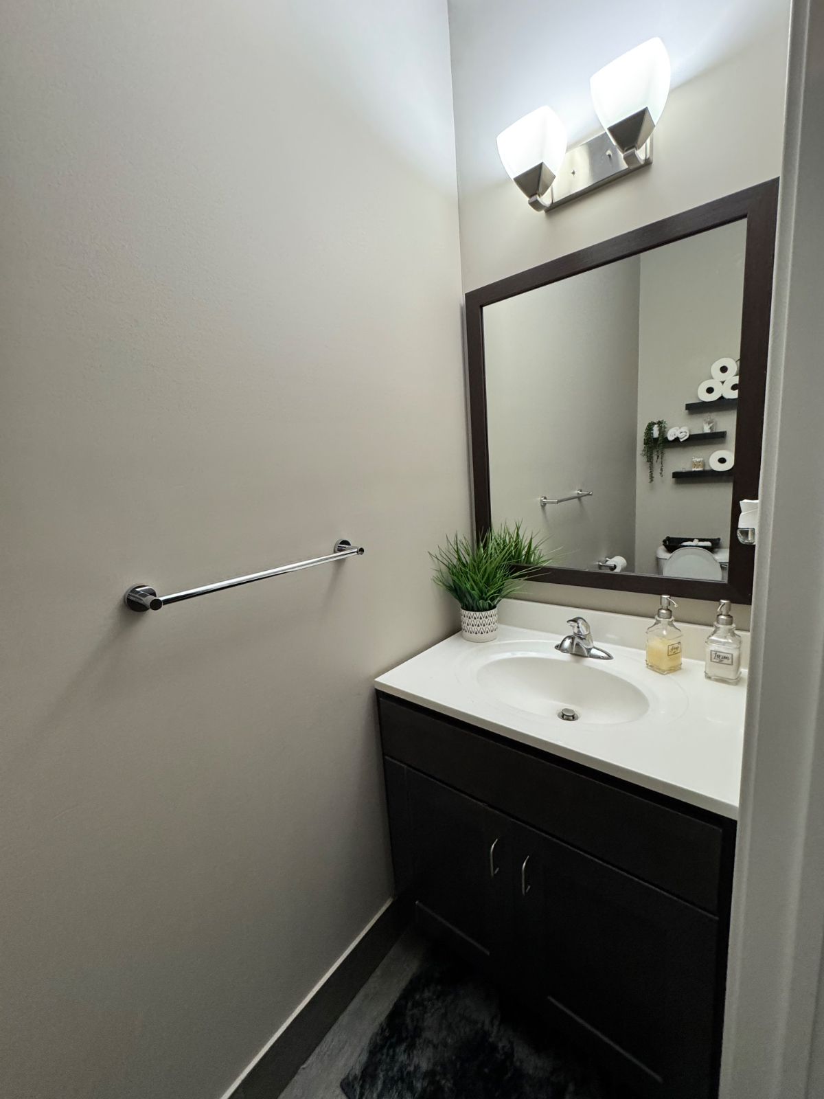 Cozy Suburban Escape near Roberts Wesleyan University - Photo 5