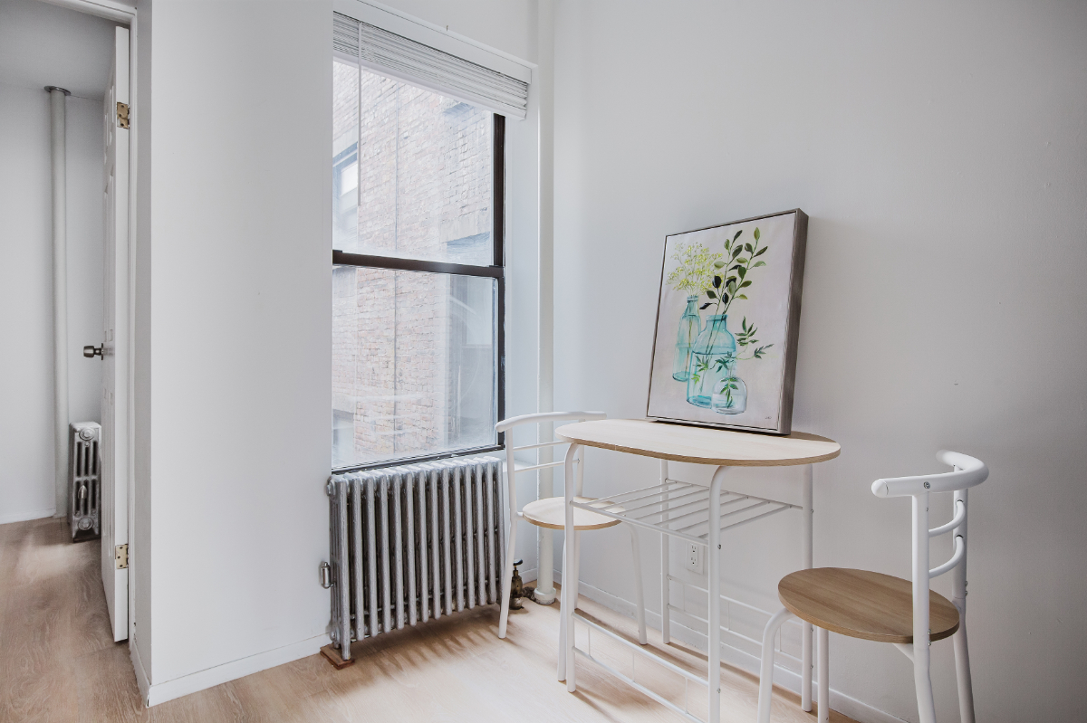 Beautiful one bedroom with office on amazing West Village street - Photo 9