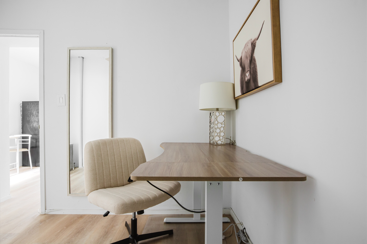 Beautiful one bedroom with office on amazing West Village street - Photo 11