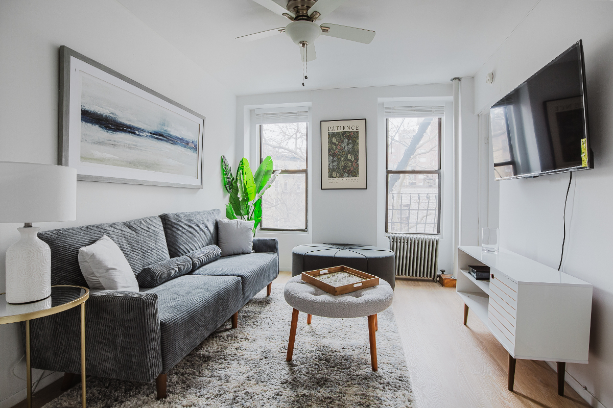 Beautiful one bedroom with office on amazing West Village street - Photo 1