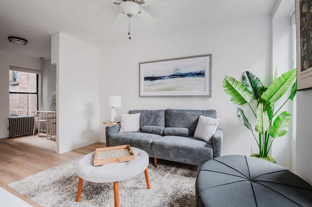 Beautiful one bedroom with office on amazing West Village street - Photo 2