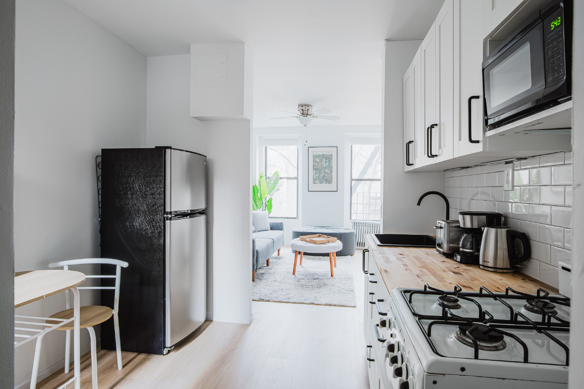 Beautiful one bedroom with office on amazing West Village street - Photo 8