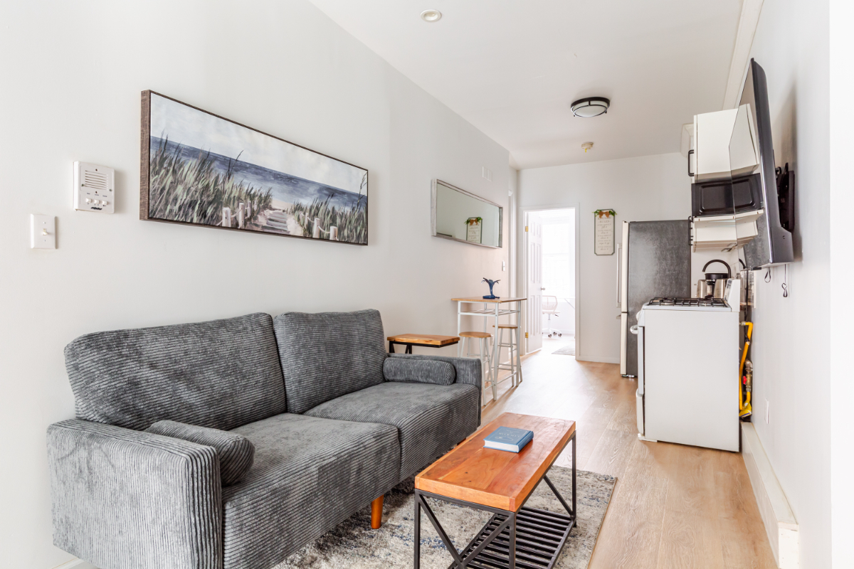 Newly renovated true 2 bedroom in heart of East Village - Photo 2