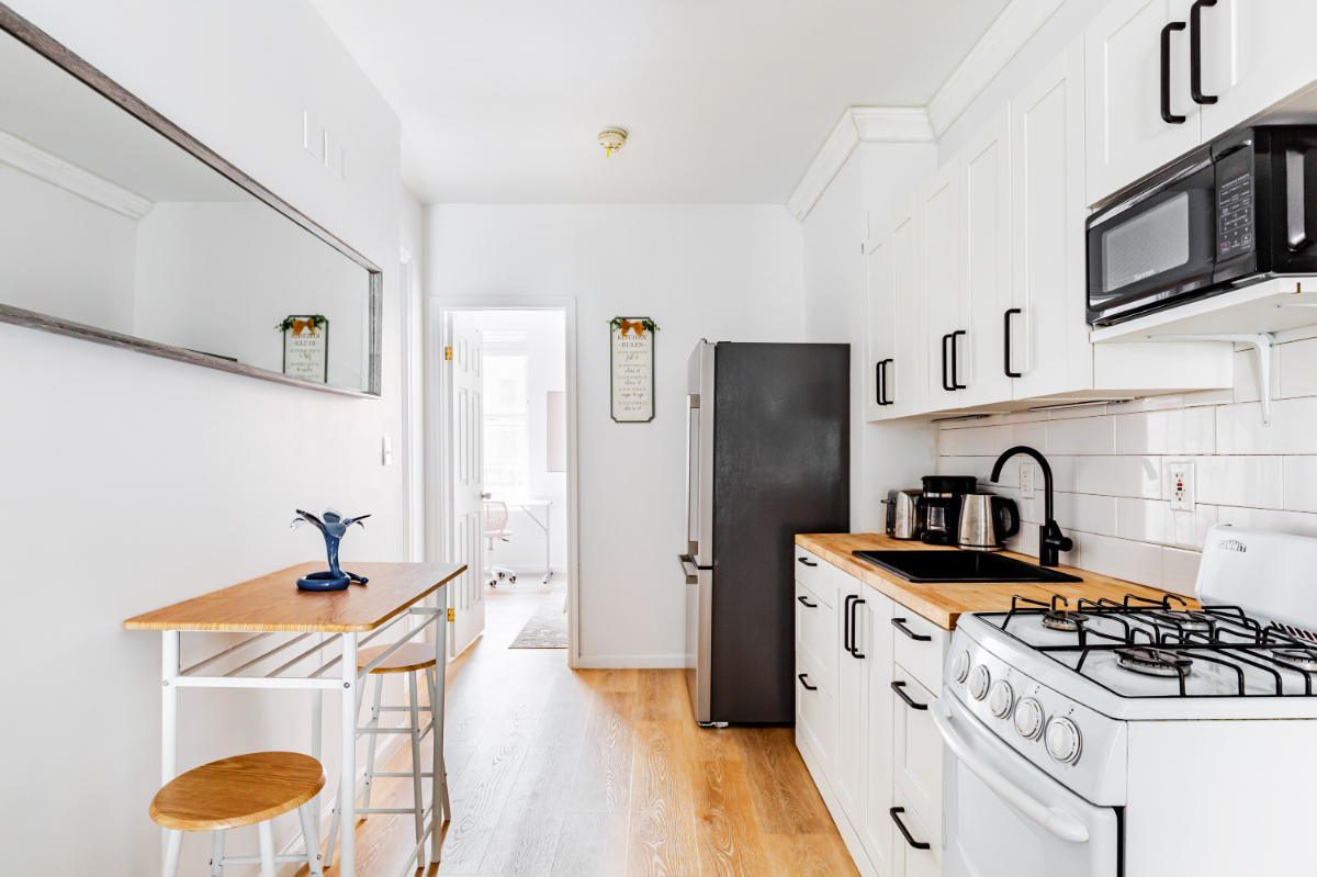 Newly renovated true 2 bedroom in heart of East Village - Photo 4