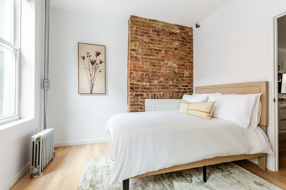 Newly renovated true 2 bedroom in heart of East Village - Photo 7