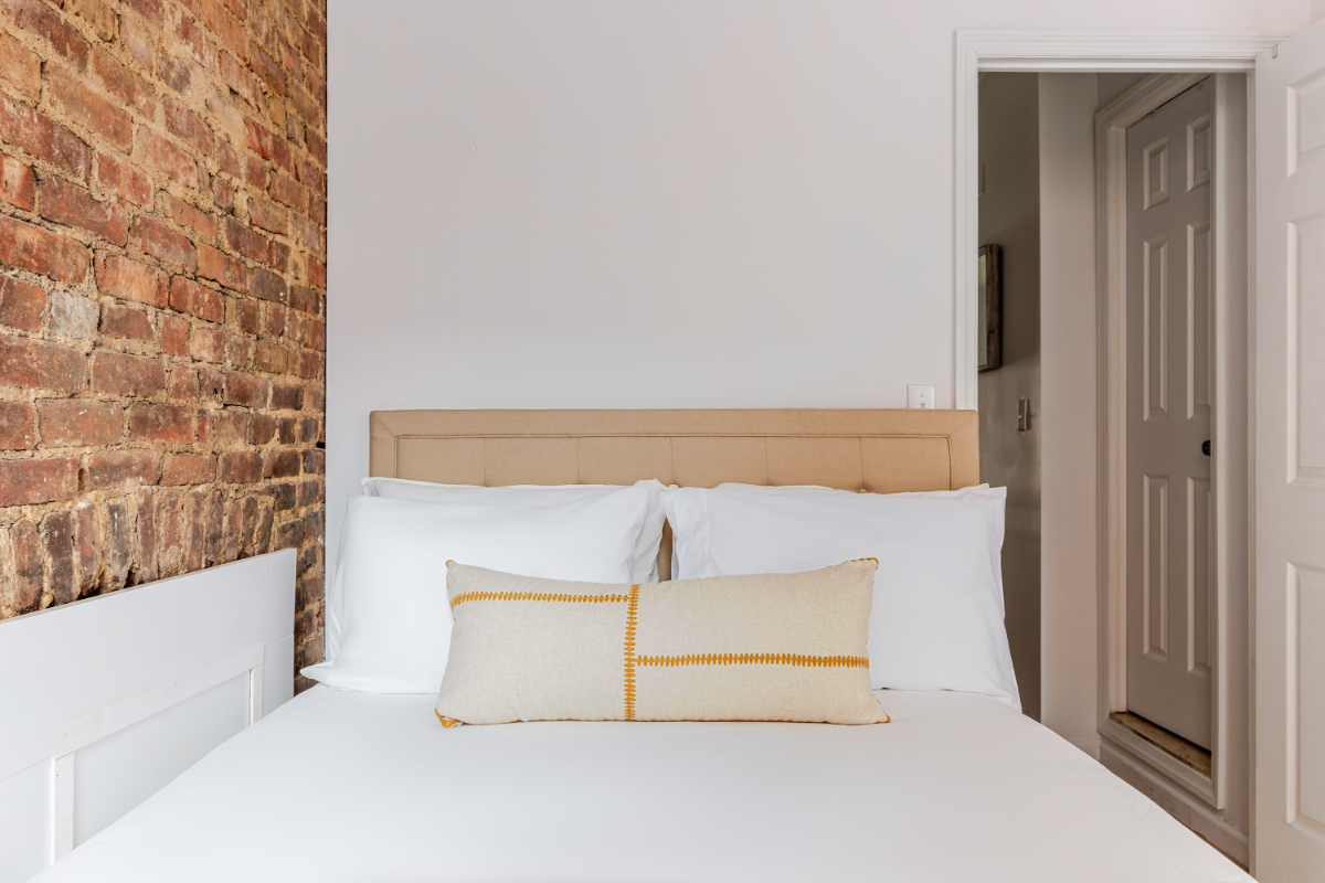 Newly renovated true 2 bedroom in heart of East Village - Photo 8