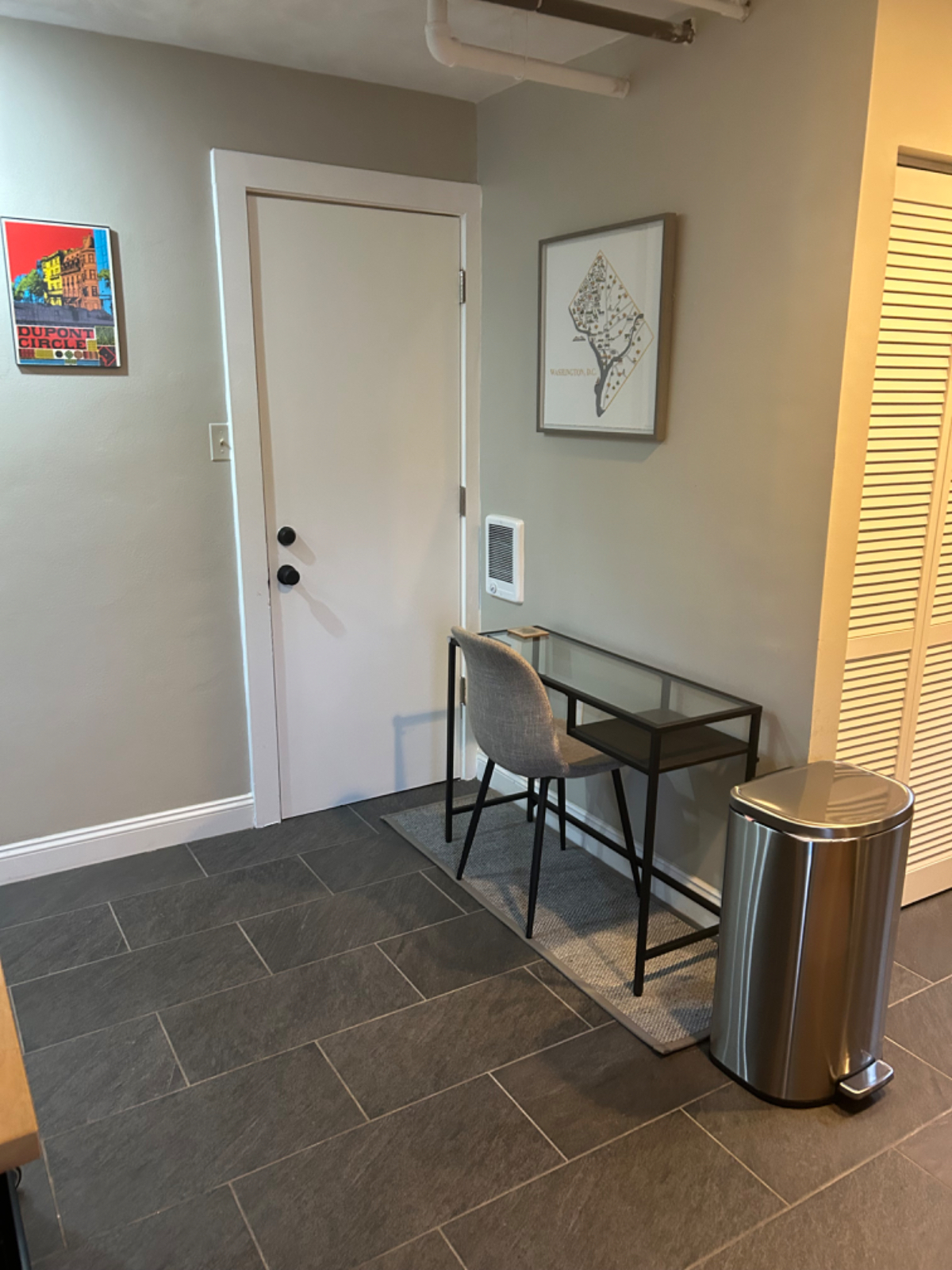 Convenient DC lower level apartment quiet neighborhood with lots of natural light! - Photo 10