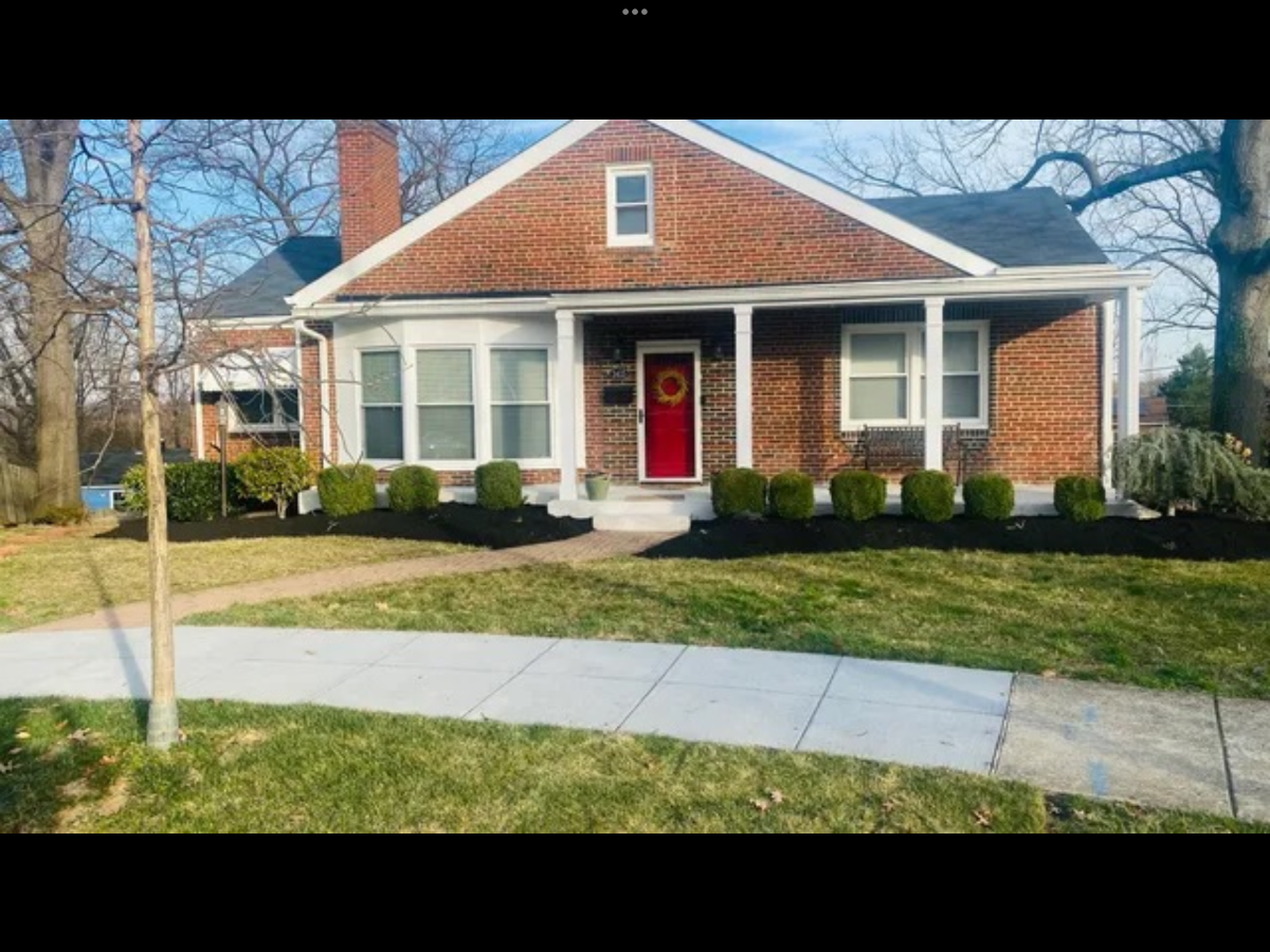 Convenient DC lower level apartment quiet neighborhood with lots of natural light! - Photo 2