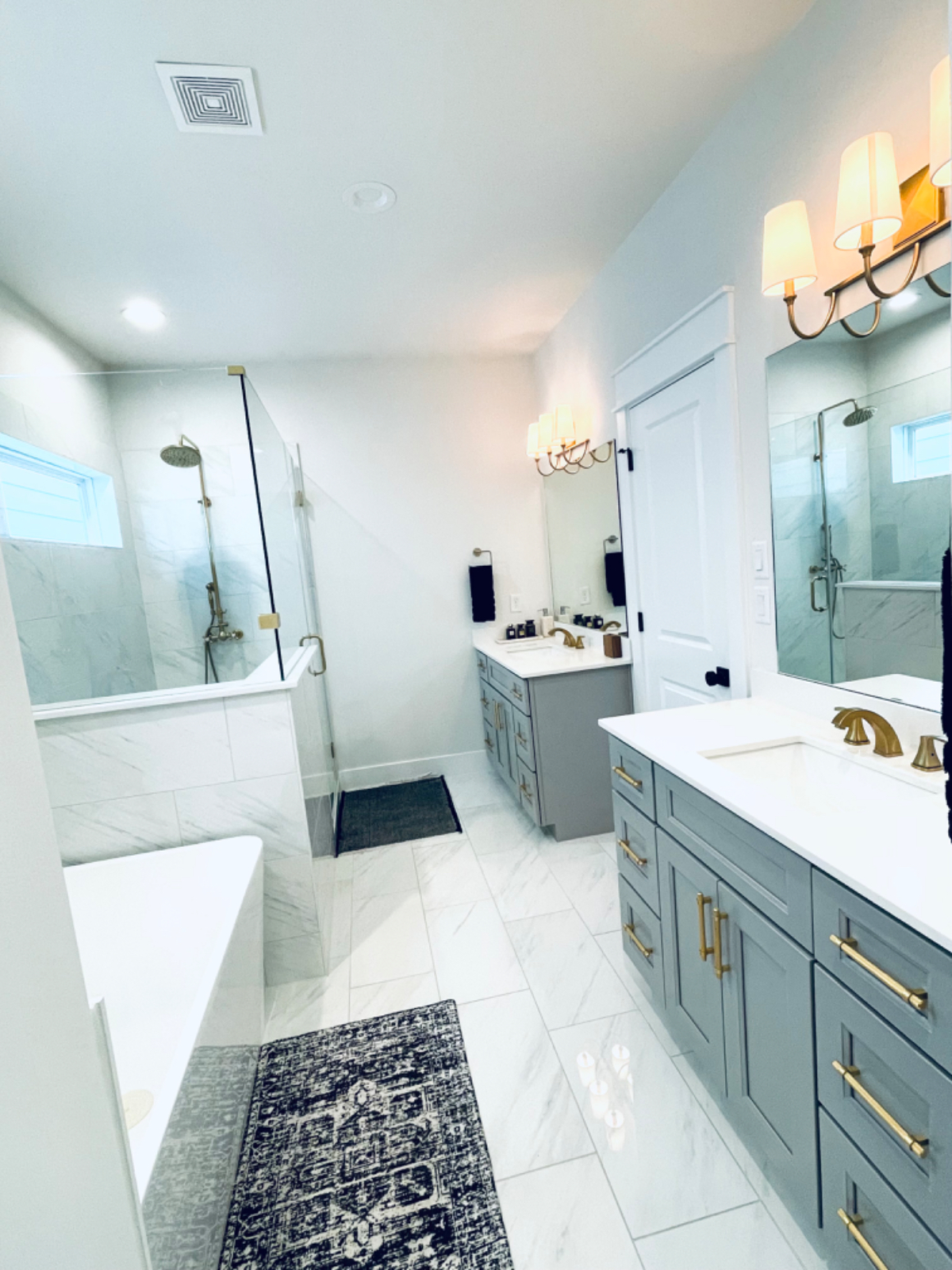 Entire new and modern 3bedroom 2.5 Bath centrally located - Photo 2